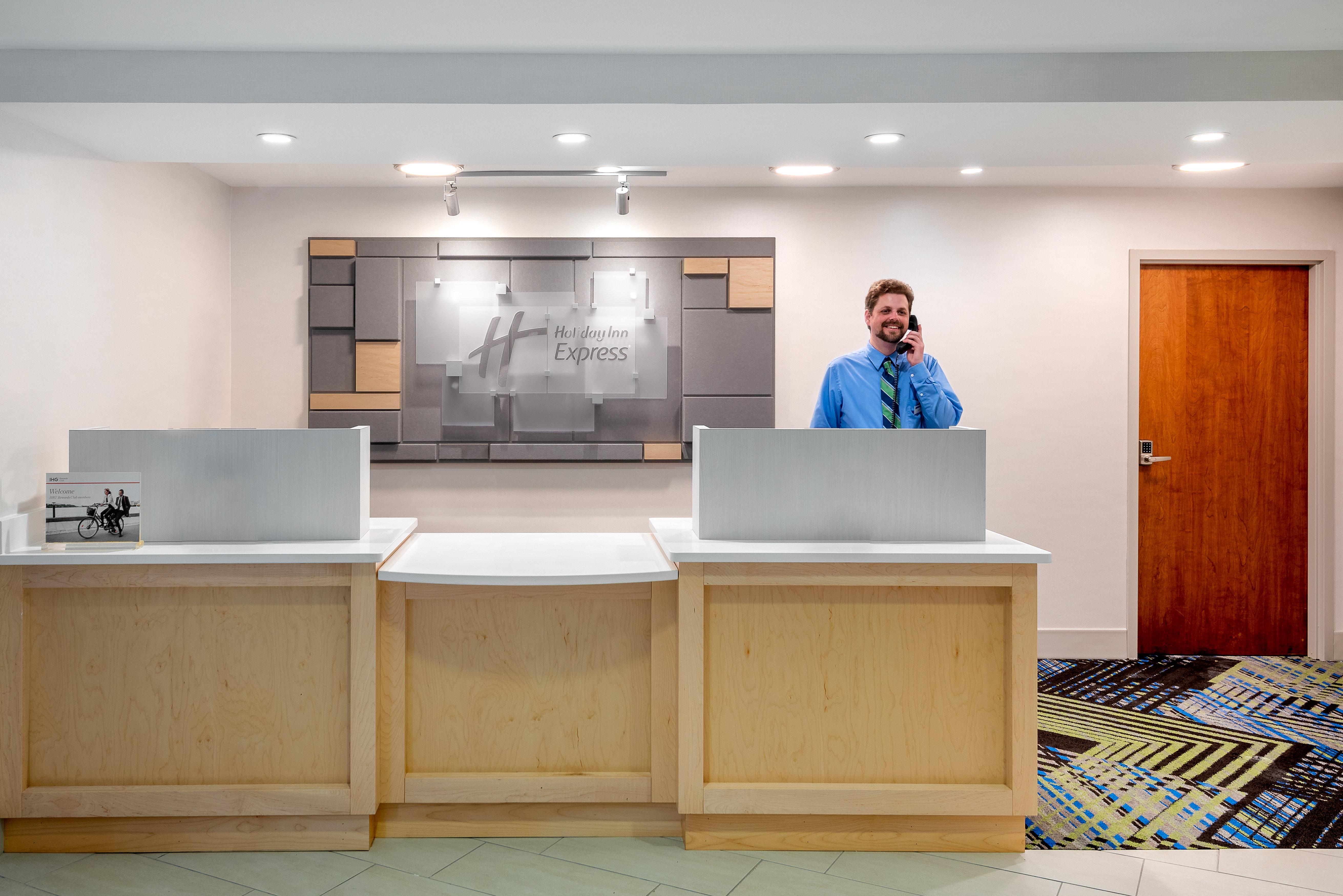Holiday Inn Express Chapel Hill By Ihg Exterior photo