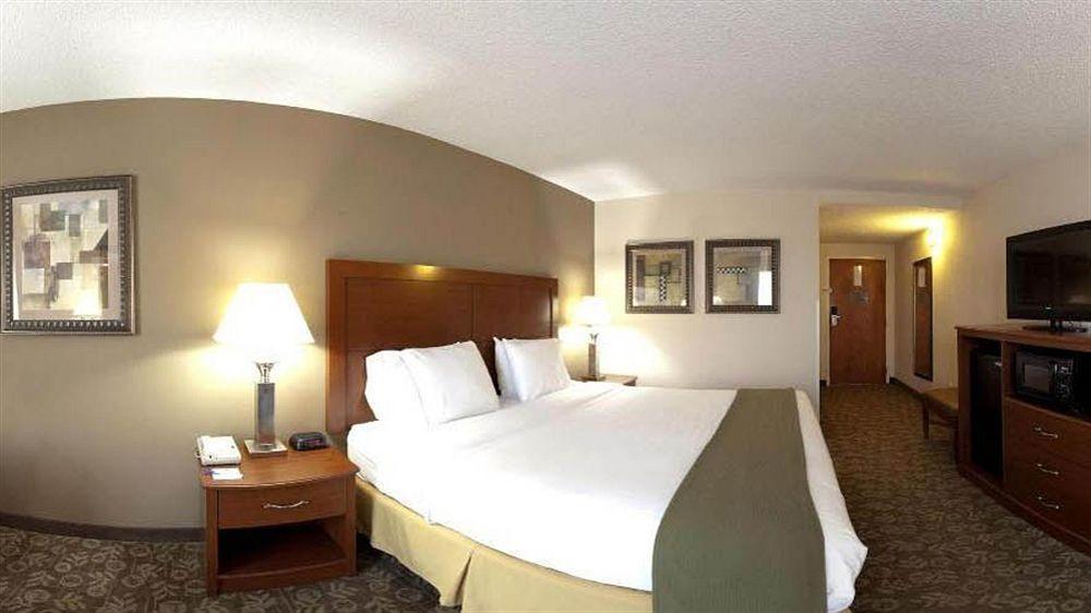 Holiday Inn Express Chapel Hill By Ihg Exterior photo