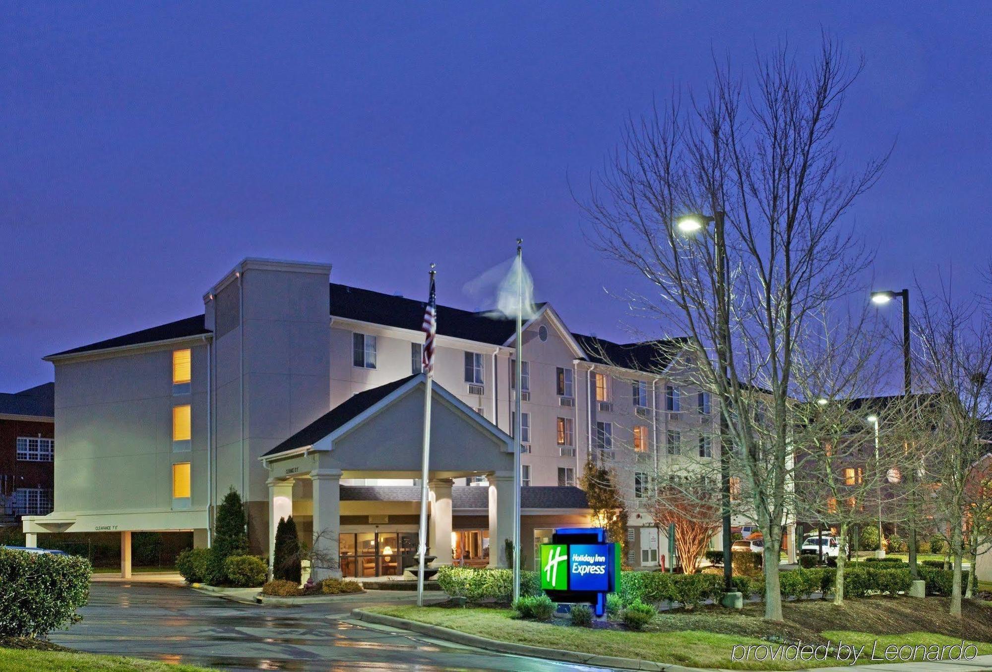 Holiday Inn Express Chapel Hill By Ihg Exterior photo