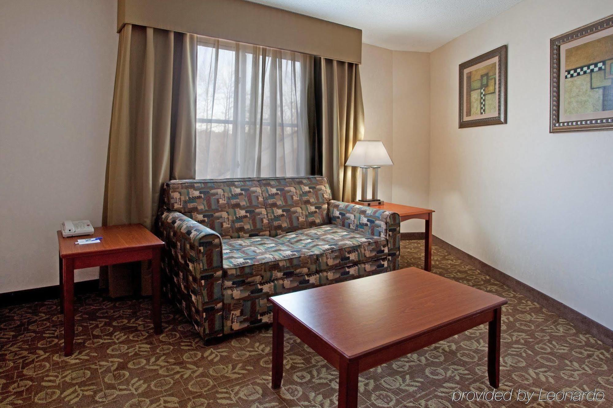 Holiday Inn Express Chapel Hill By Ihg Exterior photo